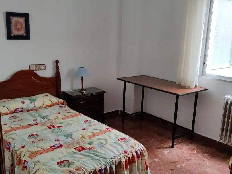 Habitació a Avenida de Andalucía, 43, Hospital Dormitori de Pis per a compartir en Jaén amb Aire condicionat, Calefacció i Terrassa