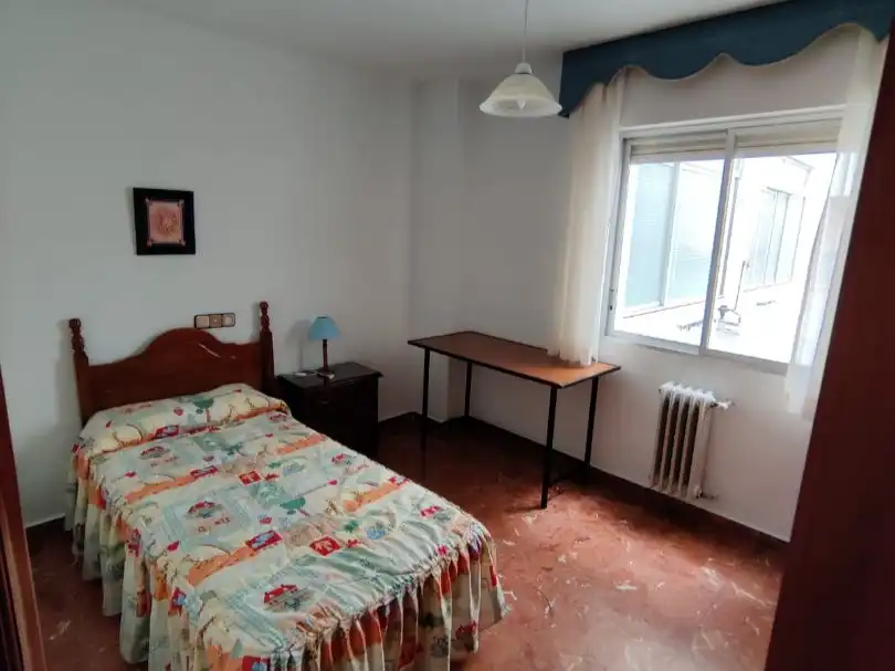 Habitació a Avenida de Andalucía, 43, Hospital Dormitori de Pis per a compartir en Jaén amb Aire condicionat, Calefacció i Terrassa