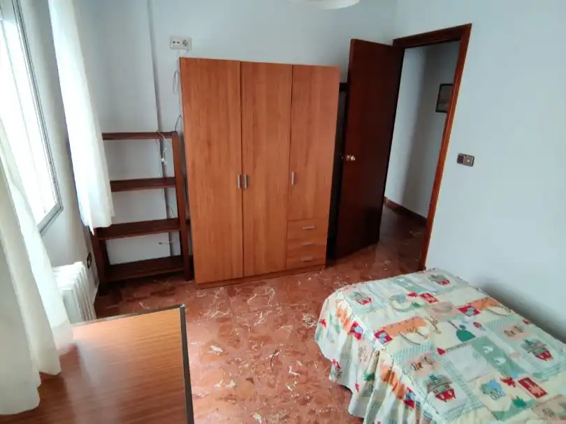 Habitació a Avenida de Andalucía, 43, Hospital Dormitori de Pis per a compartir en Jaén amb Aire condicionat, Calefacció i Terrassa