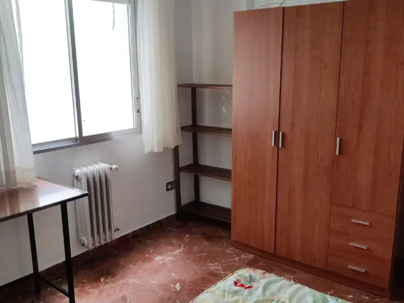 Habitació a Avenida de Andalucía, 43, Hospital Dormitori de Pis per a compartir en Jaén amb Aire condicionat, Calefacció i Terrassa