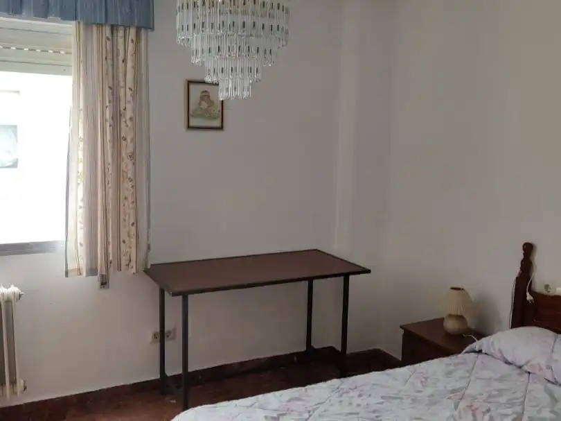 Habitació a Avenida de Andalucía, 43, Hospital Dormitori de Pis per a compartir en Jaén amb Aire condicionat, Calefacció i Terrassa