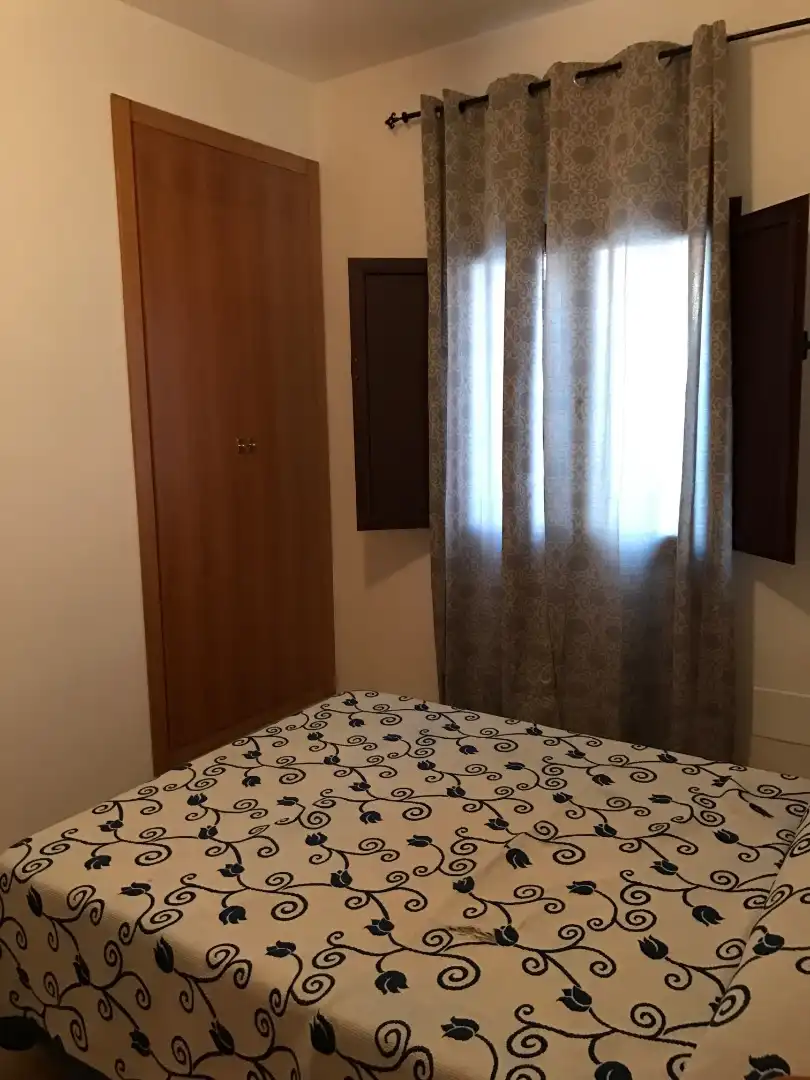 Piso de alquiler en Calle Virgen del Monte, Cazalla de la Sierra Habitación de Piso de alquiler en Cazalla de la Sierra con Aire acondicionado, Calefacción y Horno
