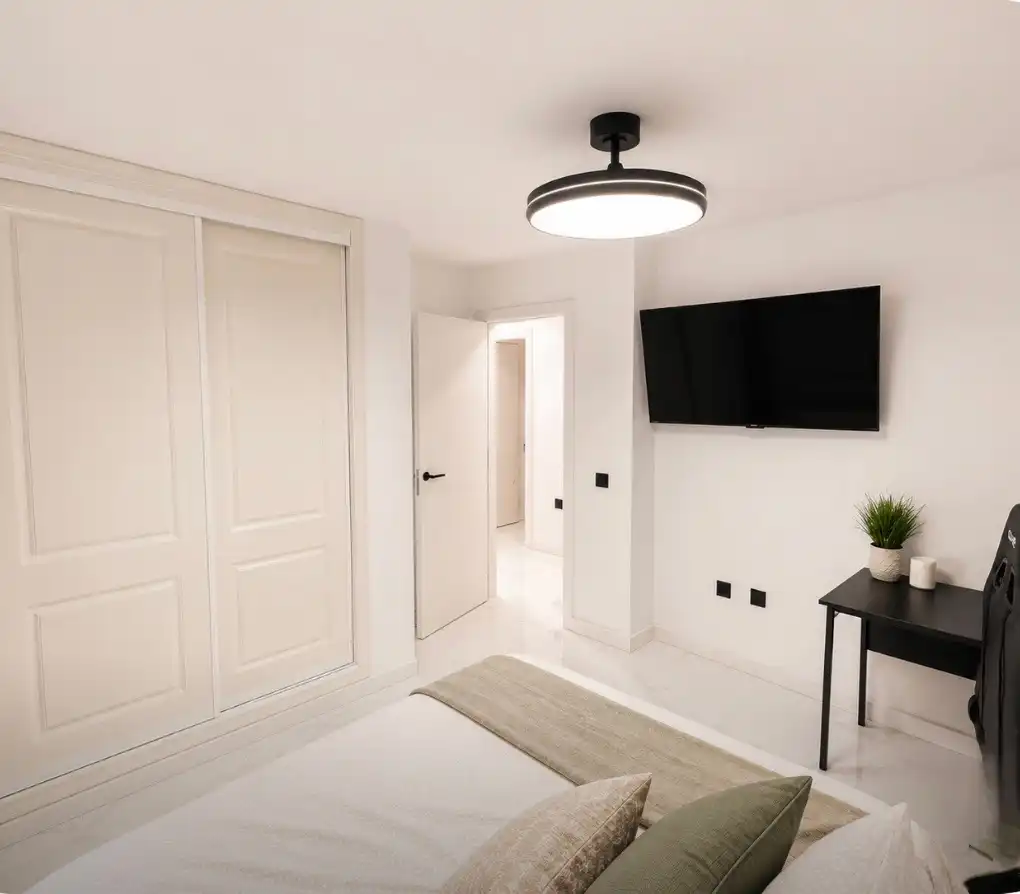 Wohnung zum Verkauf in Urbanizacion UR1, 66, Centro Schlafzimmer von Wohnung zum Verkauf in Alhaurín El Grande mit Klimaanlage, Privatgarten und Schwimmbad