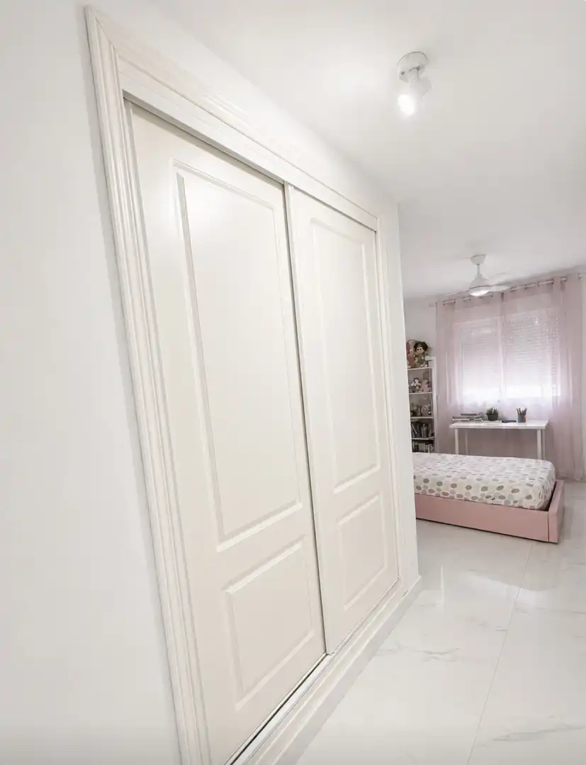Wohnung zum Verkauf in Urbanizacion UR1, 66, Centro Schlafzimmer von Wohnung zum Verkauf in Alhaurín El Grande mit Klimaanlage, Privatgarten und Schwimmbad