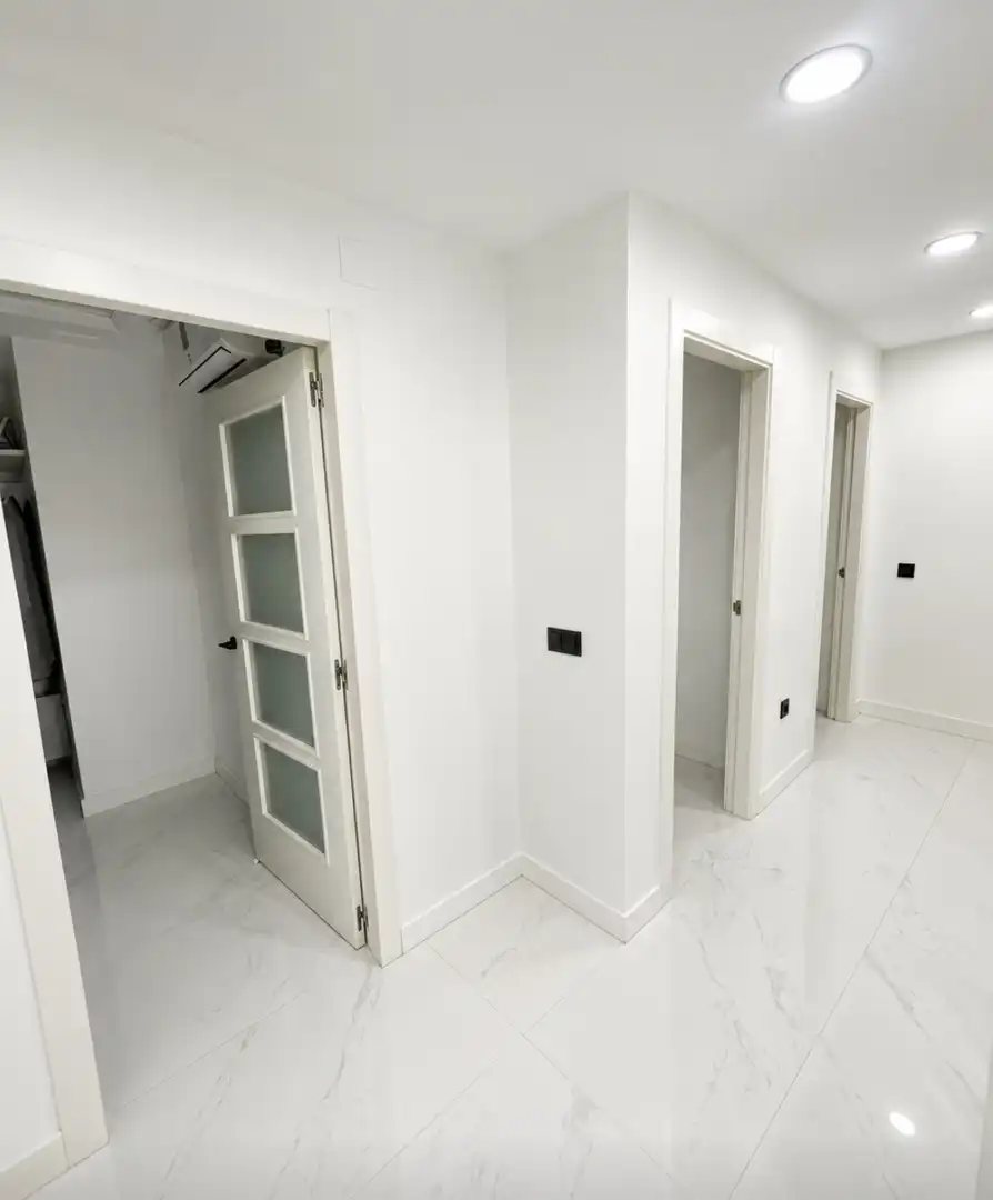 Wohnung zum Verkauf in Urbanizacion UR1, 66, Centro Wohnung zum Verkauf in Alhaurín El Grande mit Klimaanlage, Privatgarten und Schwimmbad