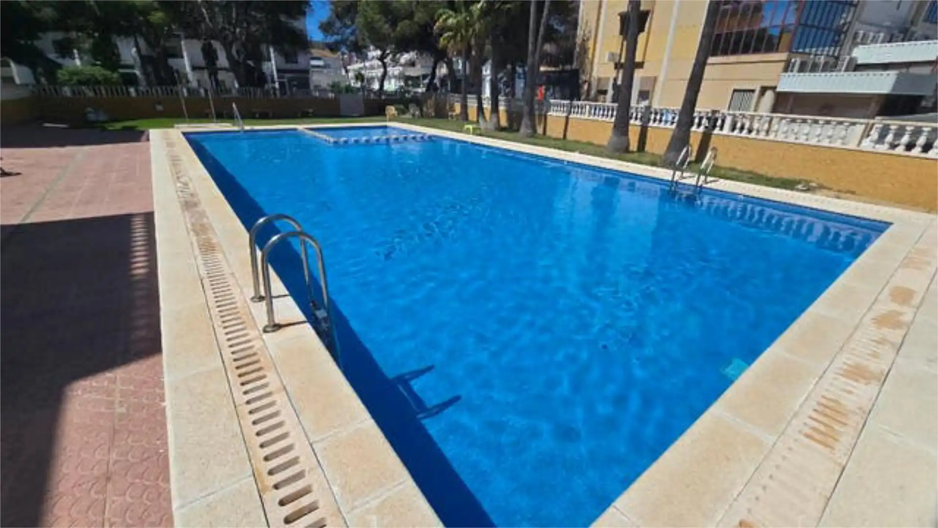 Houses for sale in Punta Prima Swimming pool of Houses for sale in Torrevieja with Terrace and Swimming Pool