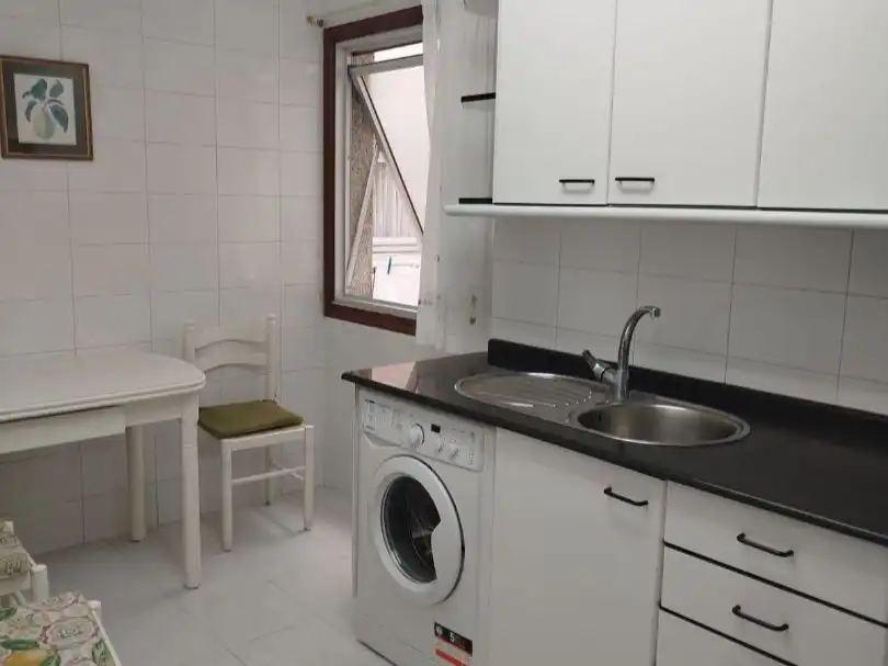 Flat for rent in Rúa Alcalde Jaime Hervada, 17, Agra del Orzán - Ventorrillo Kitchen of Flat for rent in A Coruña Capital with Parquet flooring, Furnished and Video intercom