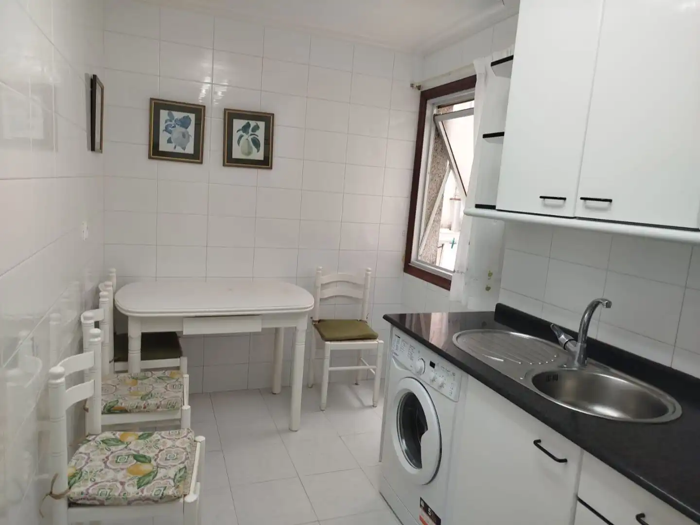 Flat for rent in Rúa Alcalde Jaime Hervada, 17, Agra del Orzán - Ventorrillo Kitchen of Flat for rent in A Coruña Capital with Parquet flooring, Furnished and Video intercom