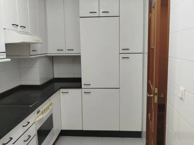Flat for rent in Rúa Alcalde Jaime Hervada, 17, Agra del Orzán - Ventorrillo Kitchen of Flat for rent in A Coruña Capital with Parquet flooring, Furnished and Video intercom