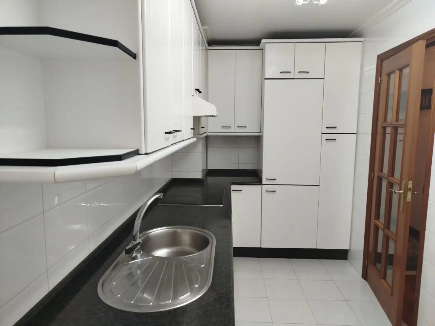 Flat for rent in Rúa Alcalde Jaime Hervada, 17, Agra del Orzán - Ventorrillo Kitchen of Flat for rent in A Coruña Capital with Parquet flooring, Furnished and Video intercom