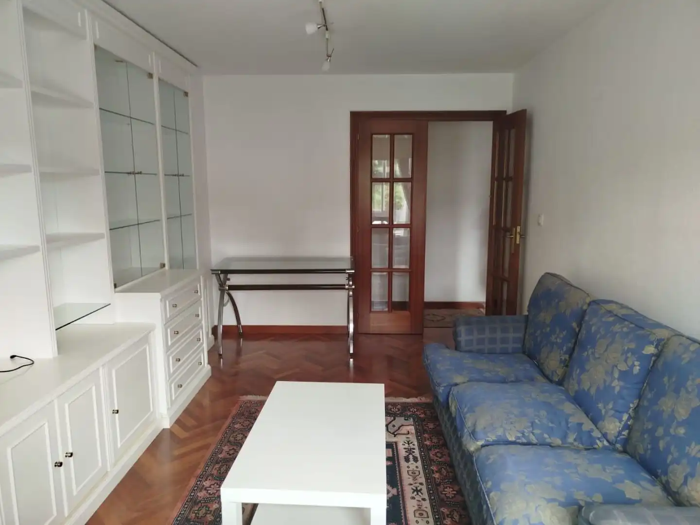Flat for rent in Rúa Alcalde Jaime Hervada, 17, Agra del Orzán - Ventorrillo Living room of Flat for rent in A Coruña Capital with Parquet flooring, Furnished and Video intercom