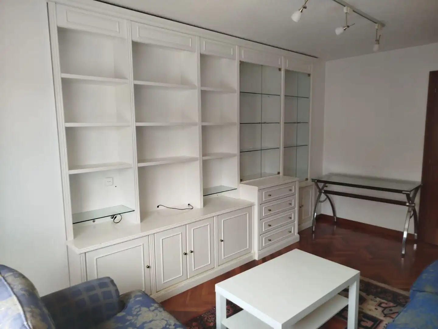 Flat for rent in Rúa Alcalde Jaime Hervada, 17, Agra del Orzán - Ventorrillo Living room of Flat for rent in A Coruña Capital with Parquet flooring, Furnished and Video intercom