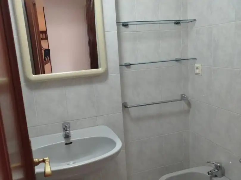 Flat for rent in Rúa Alcalde Jaime Hervada, 17, Agra del Orzán - Ventorrillo Bathroom of Flat for rent in A Coruña Capital with Parquet flooring, Furnished and Video intercom
