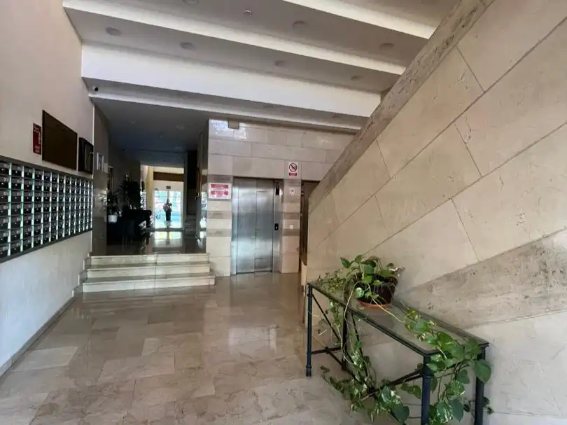 Flat for rent in Avenida de Kansas City, 7, La Calzada - La Florida