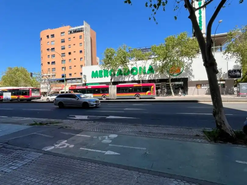 Flat for rent in Avenida de Kansas City, 7, La Calzada - La Florida