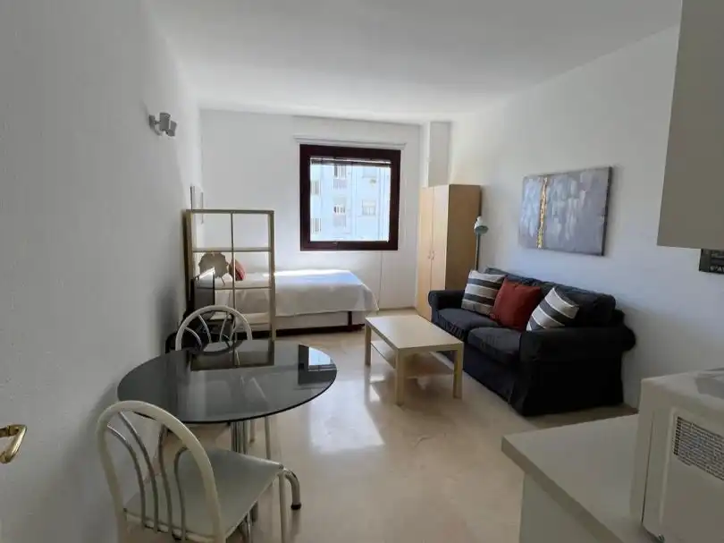 Flat for rent in Avenida de Kansas City, 7, La Calzada - La Florida