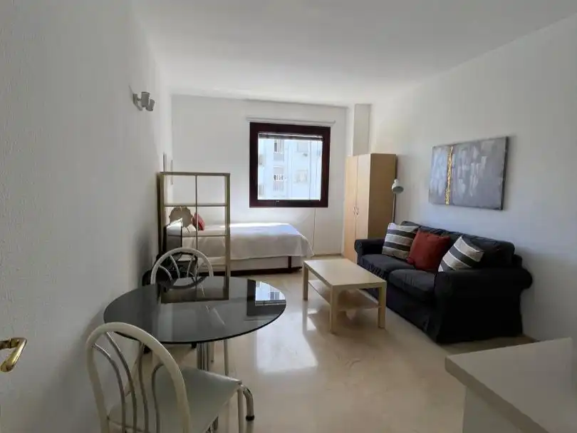 Flat for rent in Avenida de Kansas City, 7, La Calzada - La Florida