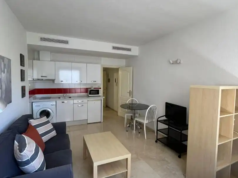Flat for rent in Avenida de Kansas City, 7, La Calzada - La Florida