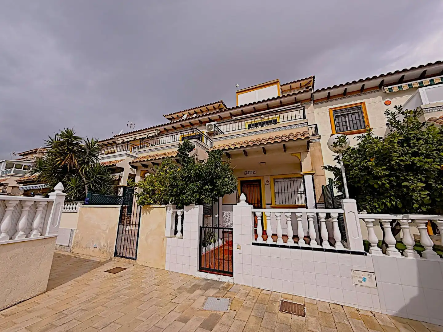 Casa adosada en venta en Calle Torre, 9, Zeniamar - Horizonte - La Campana Vista exterior de Casa adosada en venta en Orihuela con Aire acondicionado, Jardín privado y Terraza