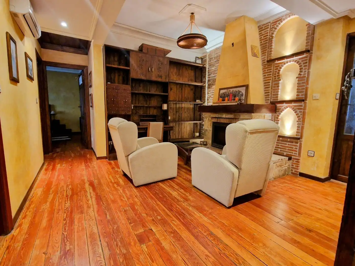 Flat for rent in Calle Ramiro Valbuena, 6, Centro Ciudad Living room of Flat for rent in León Capital with Air Conditioner, Heating and Parquet flooring
