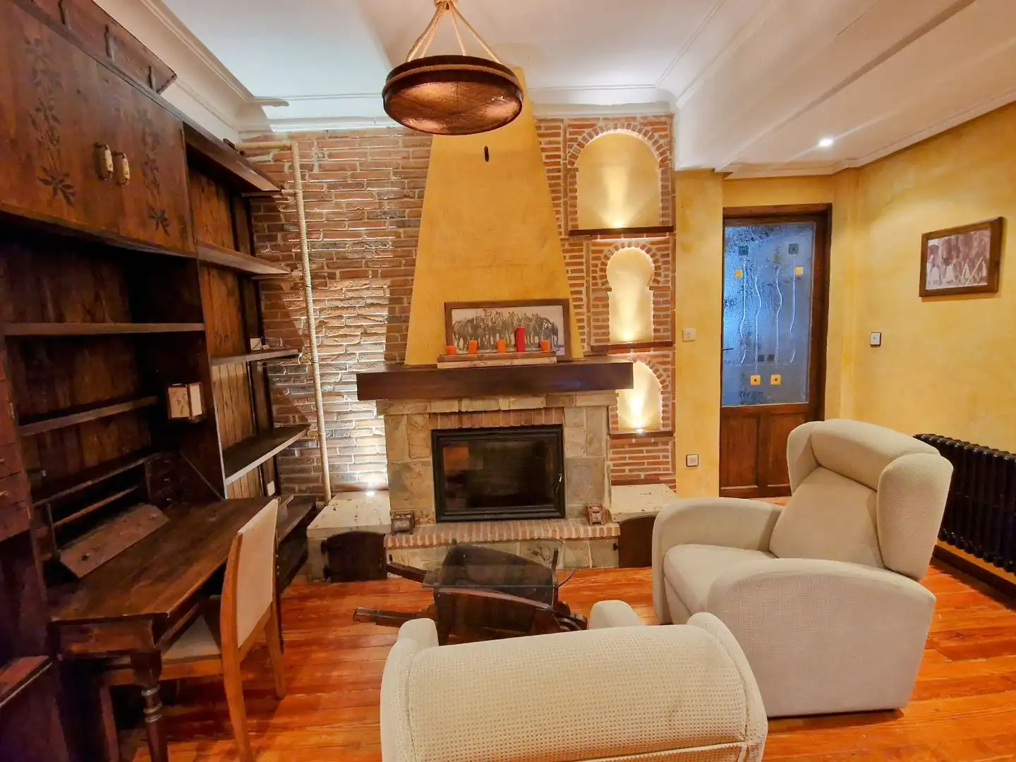 Flat for rent in Calle Ramiro Valbuena, 6, Centro Ciudad Living room of Flat for rent in León Capital with Air Conditioner, Heating and Parquet flooring