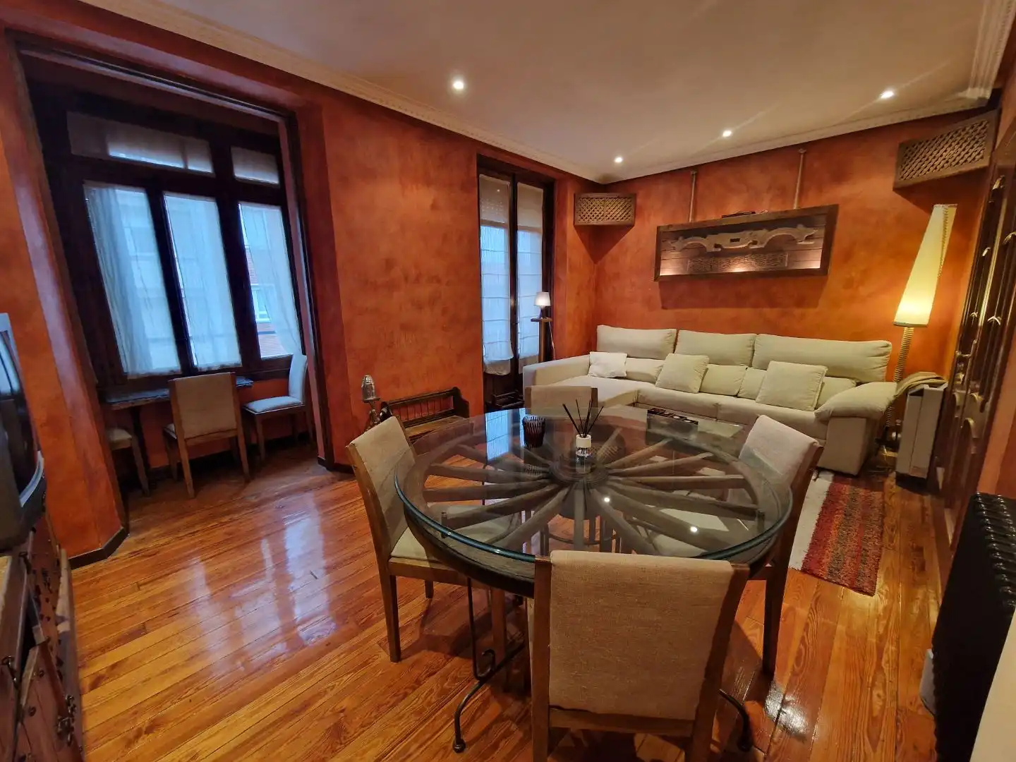 Flat for rent in Calle Ramiro Valbuena, 6, Centro Ciudad Living room of Flat for rent in León Capital with Air Conditioner, Heating and Parquet flooring