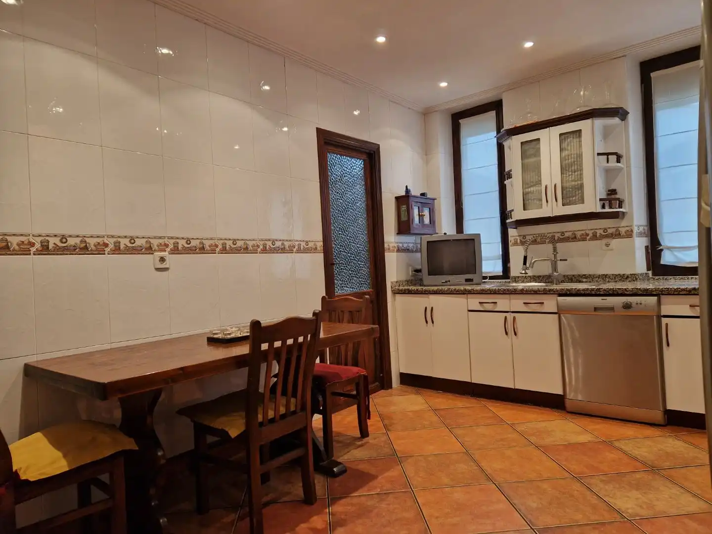 Flat for rent in Calle Ramiro Valbuena, 6, Centro Ciudad Kitchen of Flat for rent in León Capital with Air Conditioner, Heating and Parquet flooring