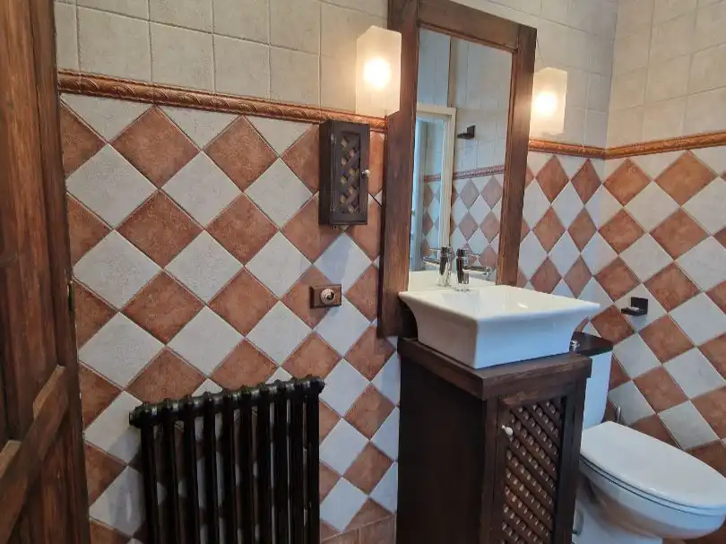 Flat for rent in Calle Ramiro Valbuena, 6, Centro Ciudad Bathroom of Flat for rent in León Capital with Air Conditioner, Heating and Parquet flooring