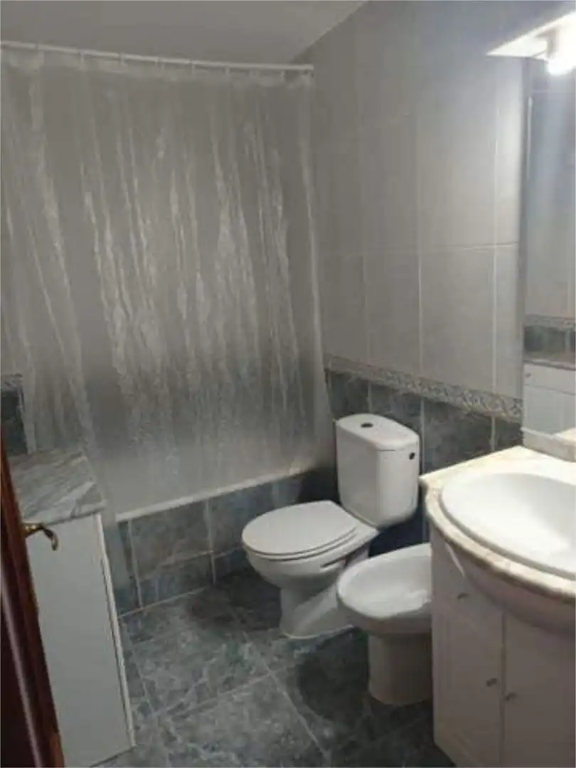 Piso de alquiler en San José de la Rinconada Baño de Piso de alquiler en La Rinconada con Amueblado y Se aceptan mascotas