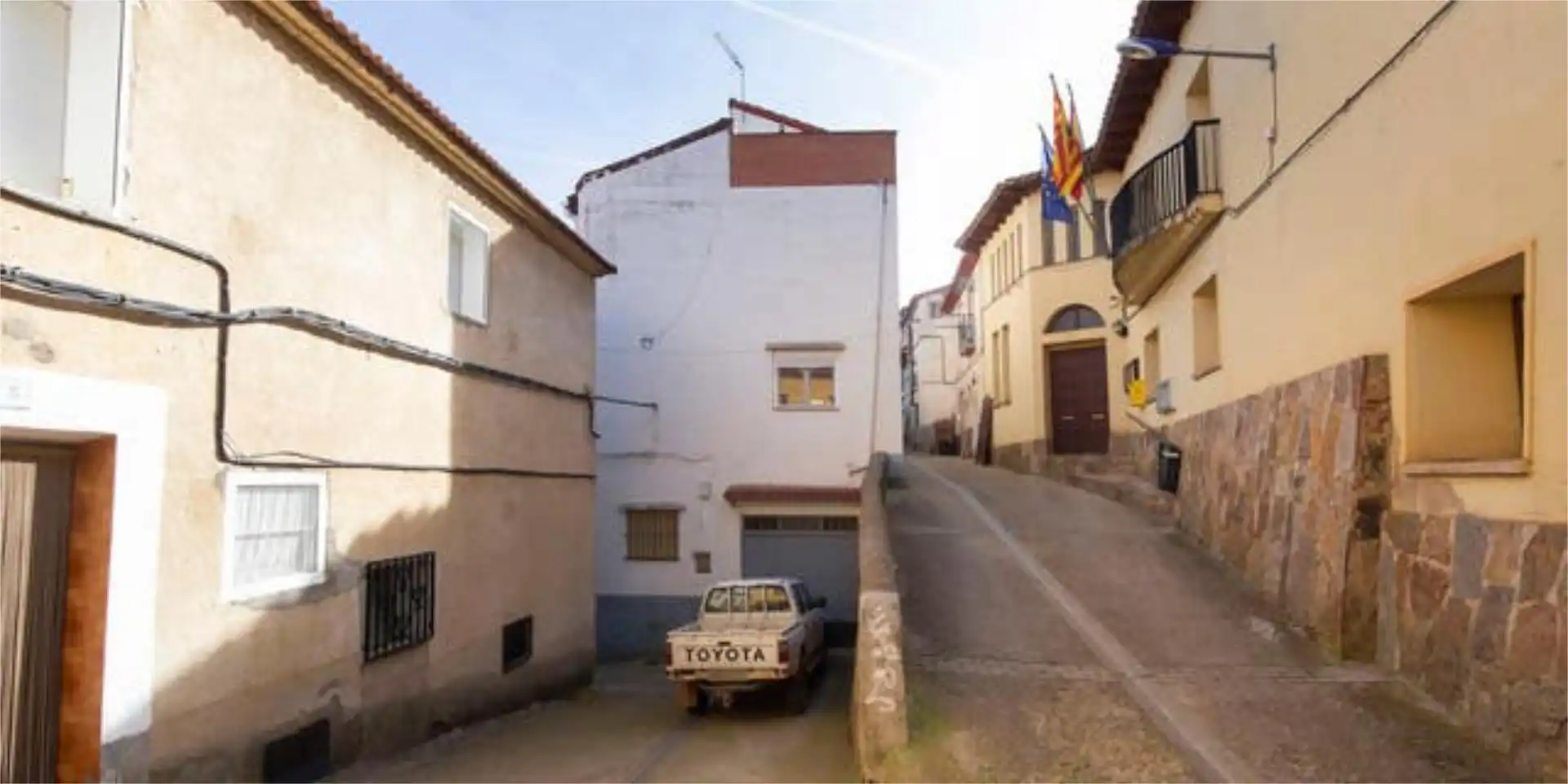 Casa o xalet en venda a Codos Vista exterior de Casa o xalet en venda en Codos amb Calefacció, Terrassa i Traster