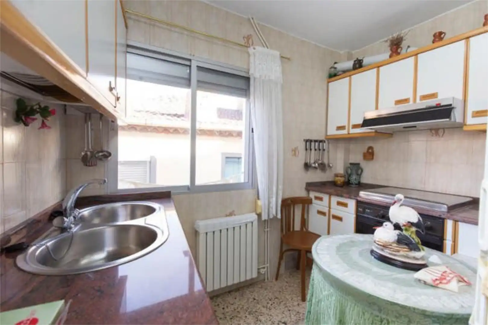 Casa o xalet en venda a Codos Cuina de Casa o xalet en venda en Codos amb Calefacció, Terrassa i Traster