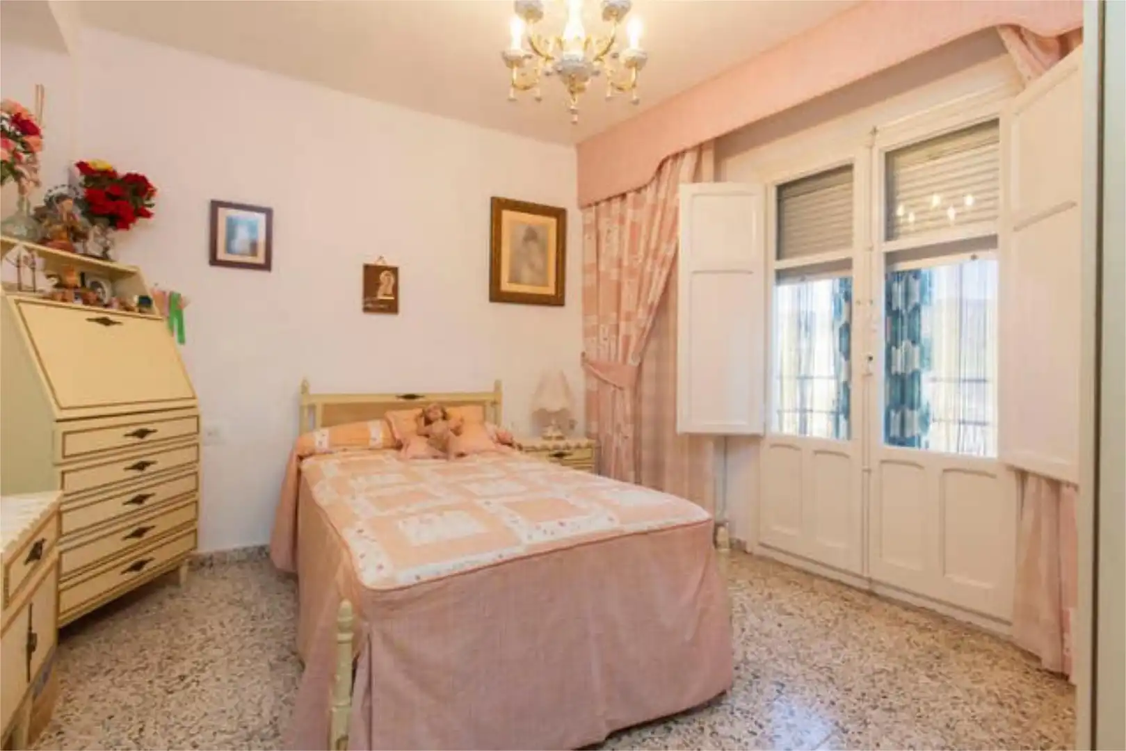 Casa o xalet en venda a Codos Dormitori de Casa o xalet en venda en Codos amb Calefacció, Terrassa i Traster