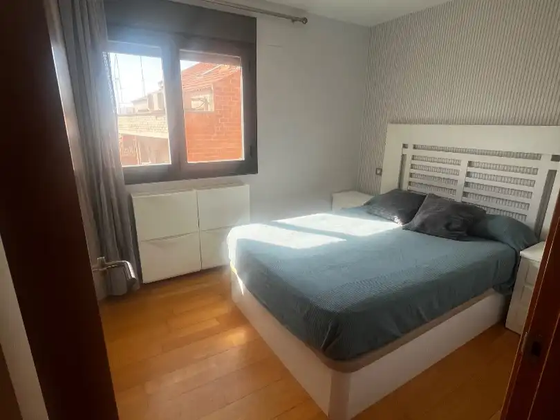 Bedroom of Flat for rent in  Zaragoza Capital  with Air Conditioner, Terrace and Balcony