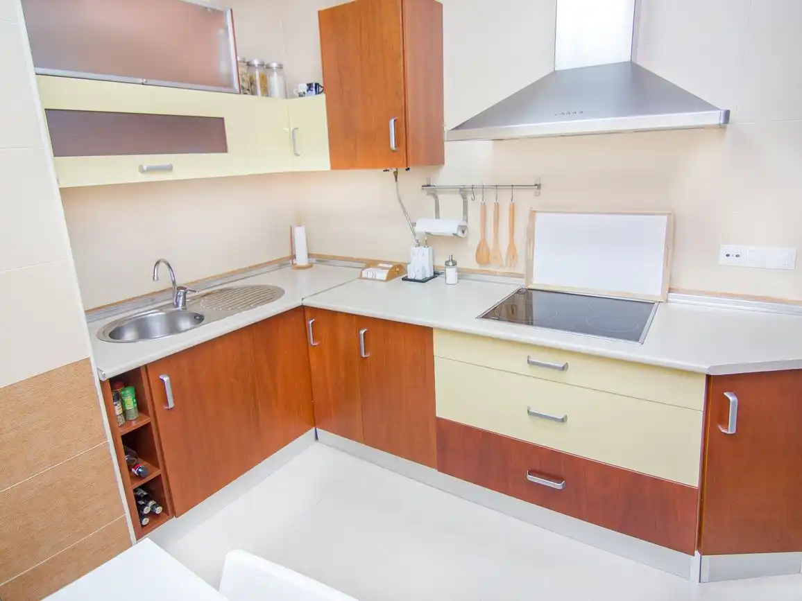 Flat for rent in Avenida del Parque, 13, El Valle Kitchen of Flat for rent in Lucena with Air Conditioner, Heating and Private garden
