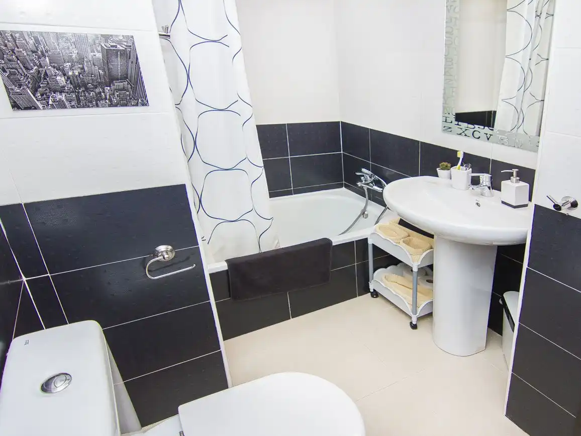 Flat for rent in Avenida del Parque, 13, El Valle Bathroom of Flat for rent in Lucena with Air Conditioner, Heating and Private garden