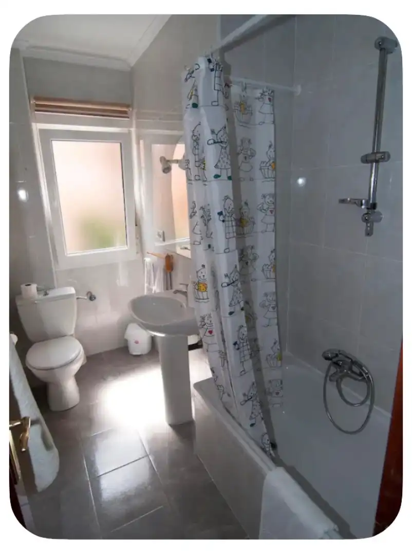 Flat for sale in Avenida de Bilbao, 60, Muriedas Bathroom of Flat for sale in Camargo with Heating and Furnished
