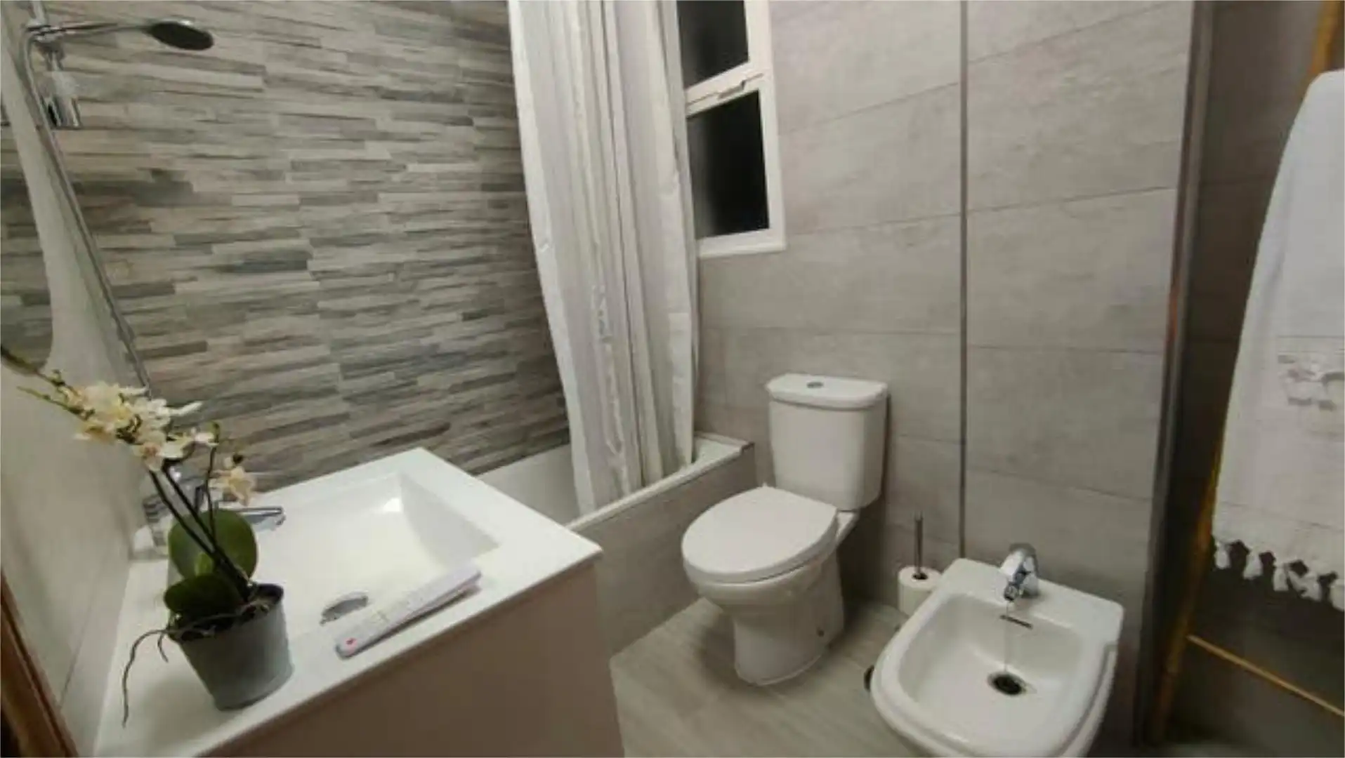 Casa adosada de alquiler en Manantiales - Lagar - Cortijo Baño de Casa adosada de alquiler en Alhaurín de la Torre con Calefacción, Jardín privado y Terraza