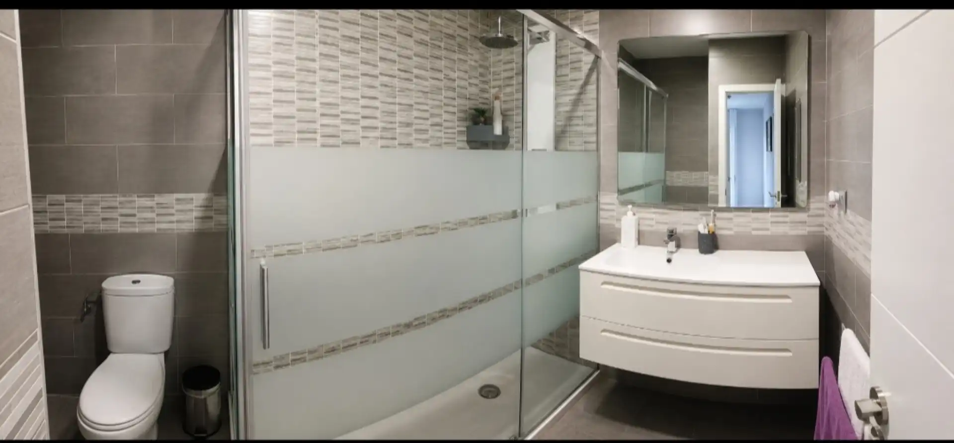 Flat for sale in Calle Juan Antonio Tercero, 10, Parque Victoria Eugenia Bathroom of Flat for sale in Málaga with Air Conditioner, Heating and Furnished