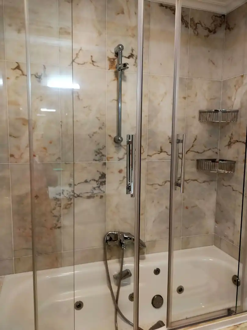 Baño de Apartamento de alquiler en Vigo  con Calefacción, Parquet y Amueblado