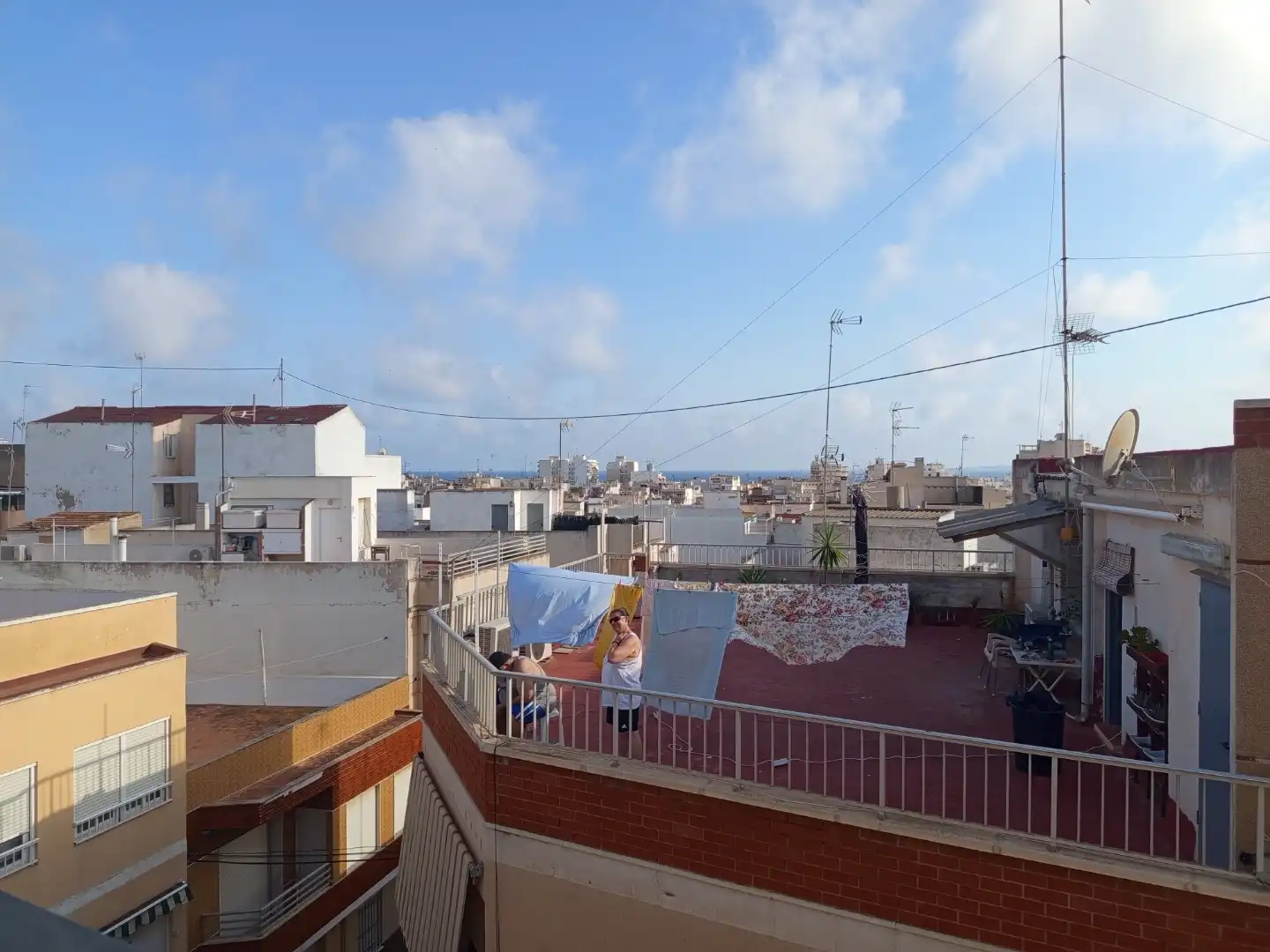 Außenansicht von Maisonette zum Verkauf in Santa Pola mit Klimaanlage, Terrasse und Abstellraum
