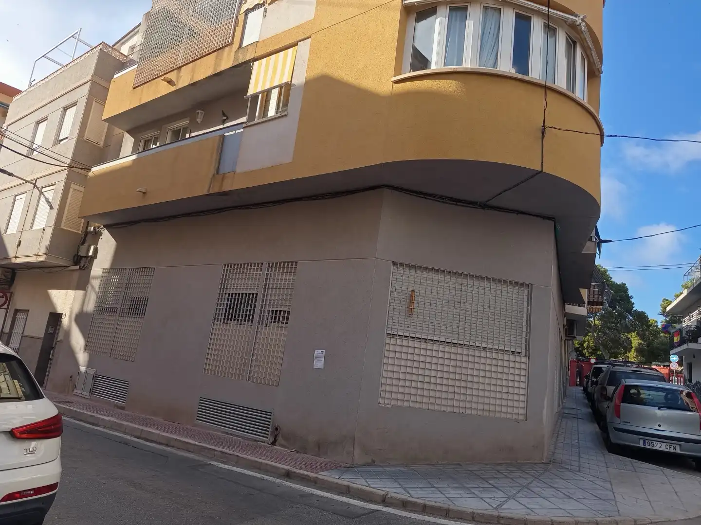 Außenansicht von Maisonette zum Verkauf in Santa Pola mit Klimaanlage, Terrasse und Abstellraum