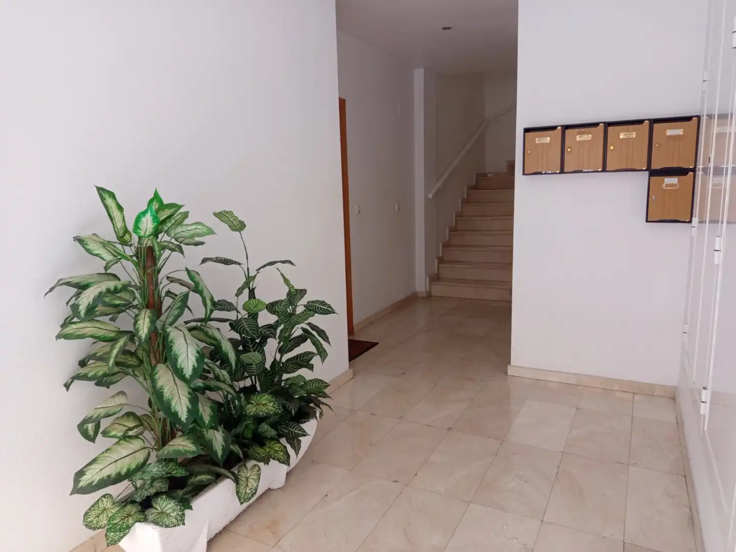 Maisonette zum Verkauf in Santa Pola mit Klimaanlage, Terrasse und Abstellraum