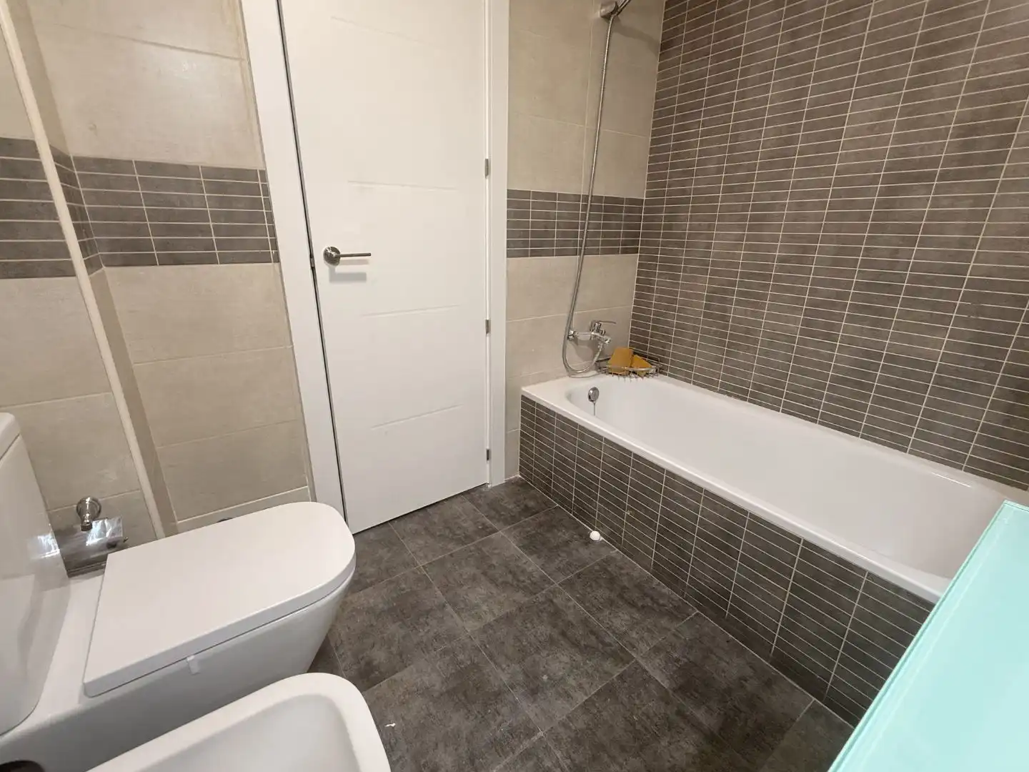 Flat for rent in Calle Arzobispo Cos, 18, Quintana Bathroom of Flat for rent in Madrid with Heating, Private garden and Terrace