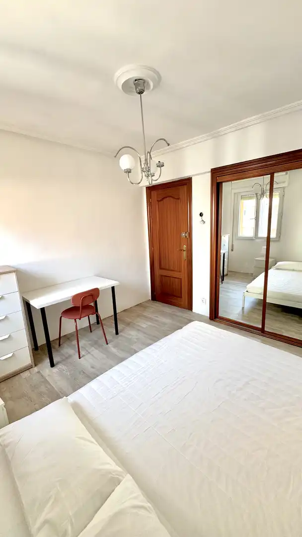 Room in Askatasun Etorbidea, Bagatza - San Vicente Room in Askatasun Etorbidea, Bagatza - San Vicente