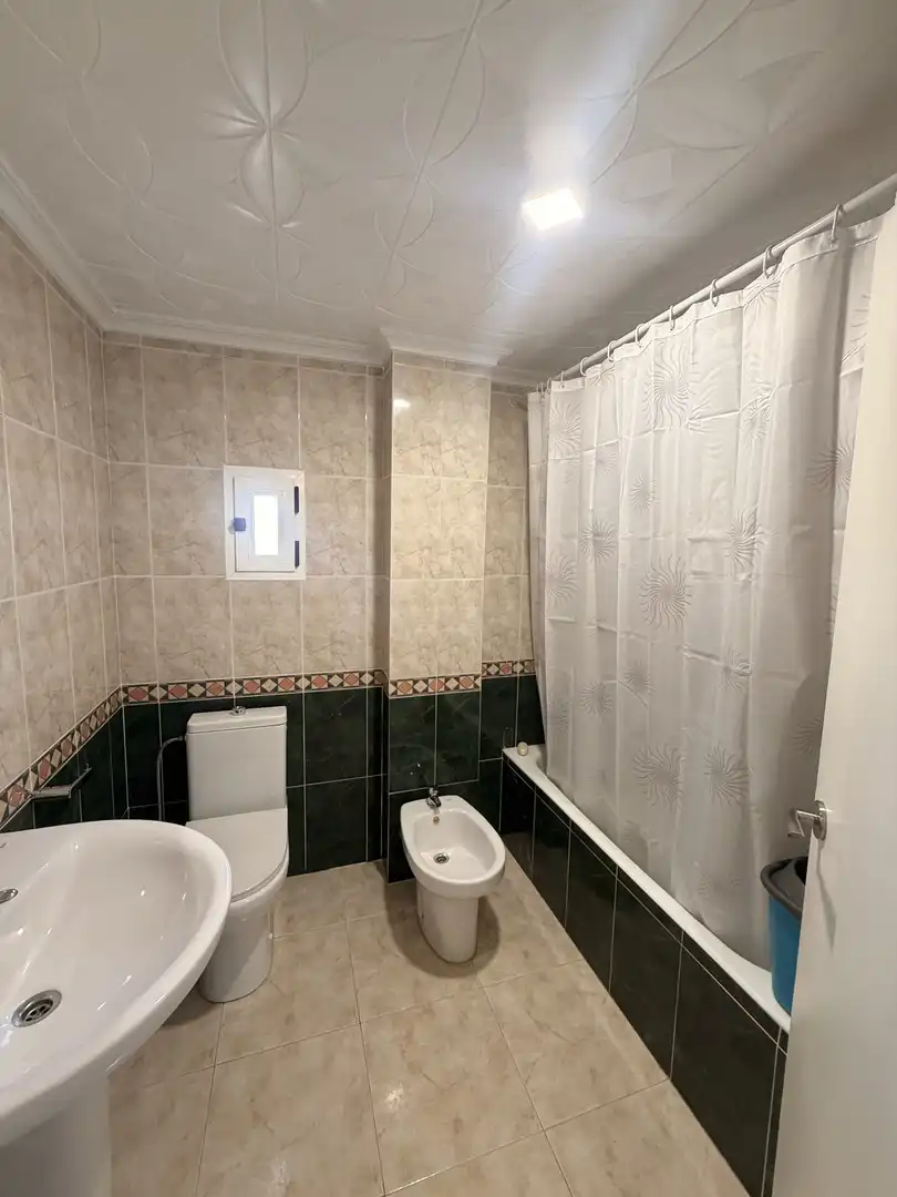 Wohnung zum Verkauf in Calle 19 de Abril, 56, San Miguel de Salinas Badezimmer von Wohnung zum Verkauf in San Miguel de Salinas mit Klimaanlage, Terrasse und Möbliert
