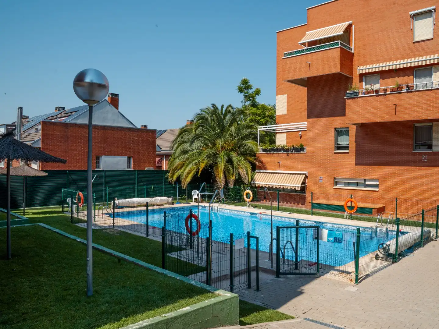 Flat for sale in Calle Pío Baroja, 6, Boadilla del Monte Swimming pool of Flat for sale in Boadilla del Monte with Swimming Pool
