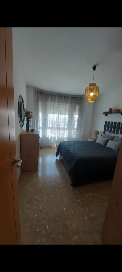 Erdgeschoss zur Miete in Calle Huelva, 20, Peligros Schlafzimmer von Erdgeschoss zur Miete in Peligros mit Klimaanlage und Balkon
