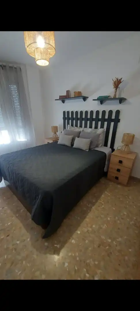 Erdgeschoss zur Miete in Calle Huelva, 20, Peligros Schlafzimmer von Erdgeschoss zur Miete in Peligros mit Klimaanlage und Balkon