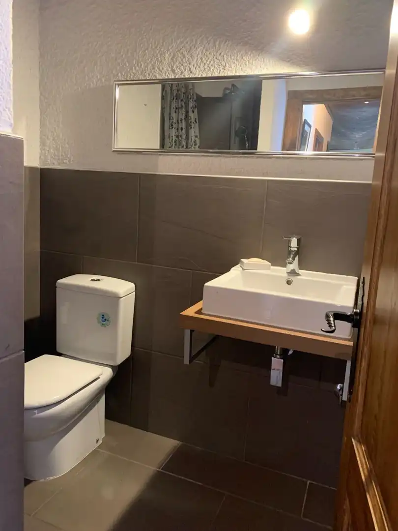 Apartments for rent in Avinguda França, 10, Puigcerdà Bathroom of Apartments for rent in Puigcerdà with Heating, Parquet flooring and Furnished