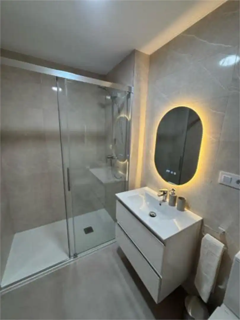 Apartament de lloguer a Centro Bany de Apartament de lloguer en Nerja amb Calefacció, Terrassa i Piscina